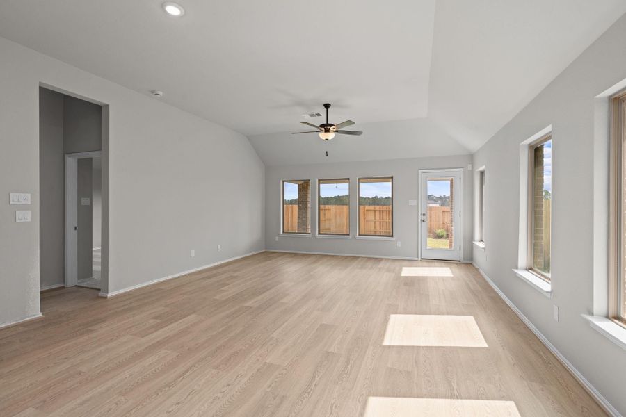Spacious, unfurnished interior of a new home in Escondido, Magnolia (Image 16).
