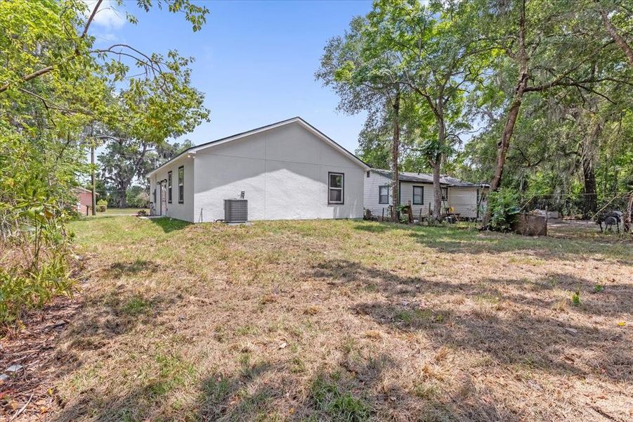 Exterior details and patio area of a home in , Deland (Image 3).