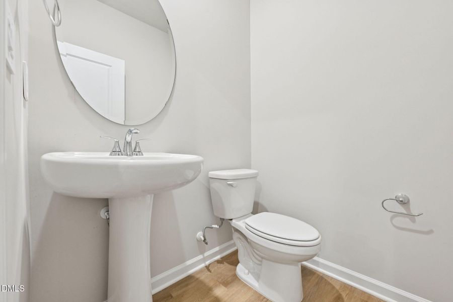 17-web-or-mls-Raleigh - Oak Manor - 536