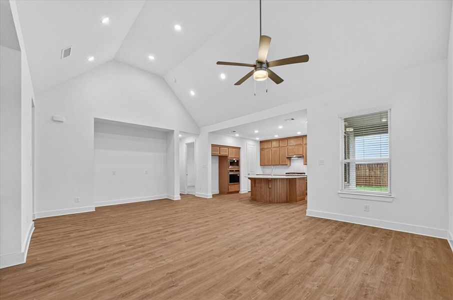 Spacious, unfurnished interior of a new home in Heritage Ranch, Sherman (Image 24).