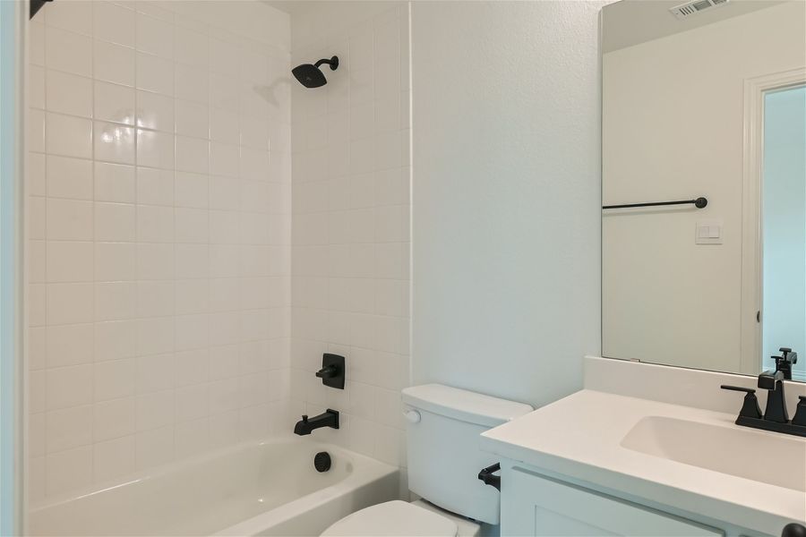 Plan 1532 Secondary Bathroom Representative Photo