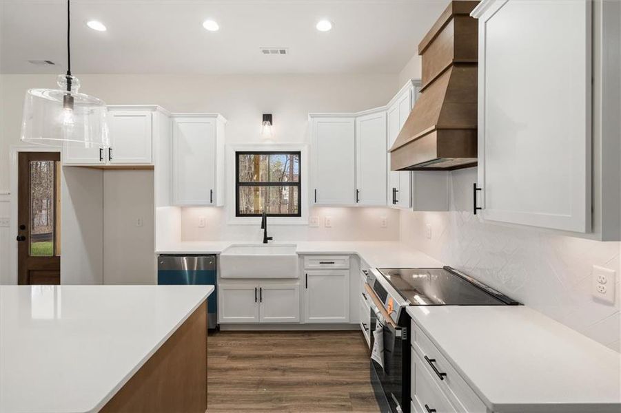 Furnished interior view inside a new home in , Rockmart (Image 8).