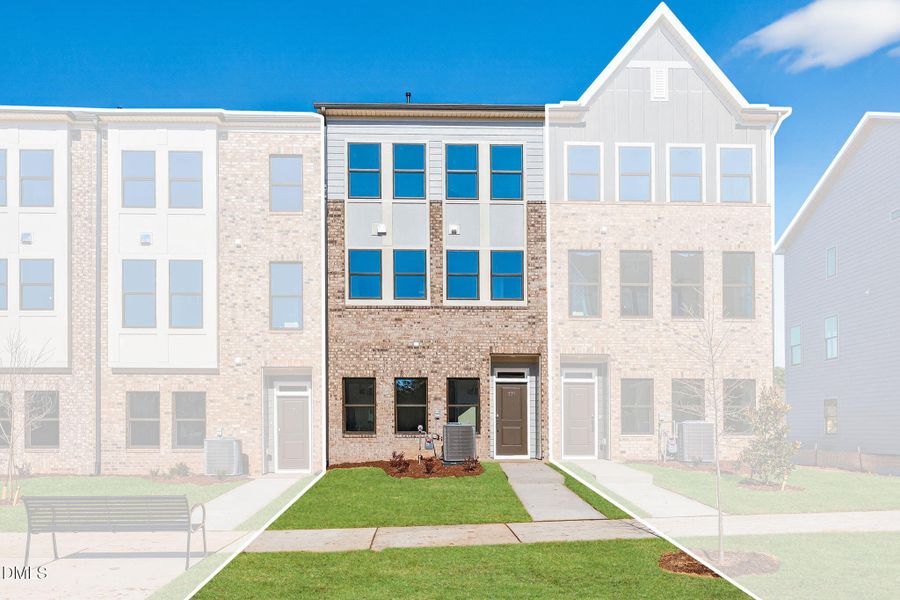 1-web-or-mls-DSC08282-Townhome Spotlight