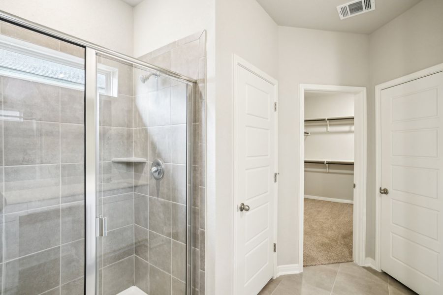 Primary suite bathroom of the Reynolds floorplan at a Meritage Homes community.