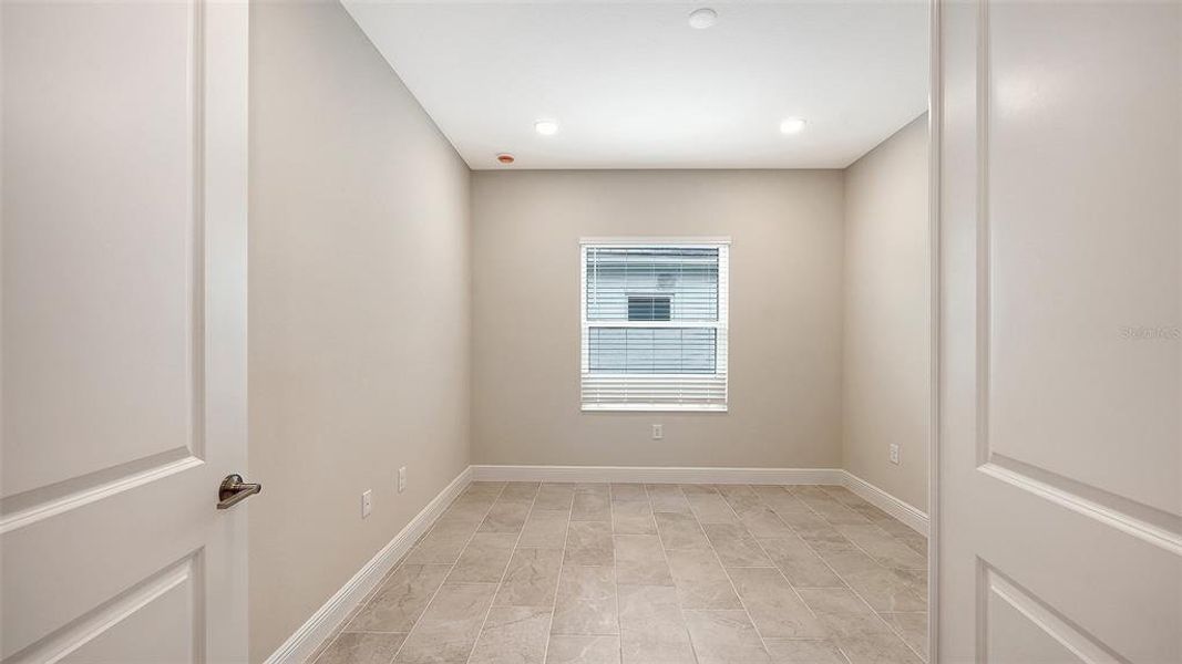 Spacious, unfurnished interior of a new home in Grand Park, Sarasota (Image 21).