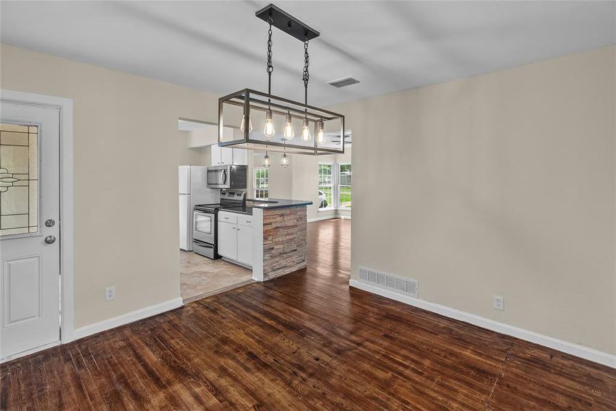 Spacious, unfurnished interior of a new home in , Godley (Image 17).