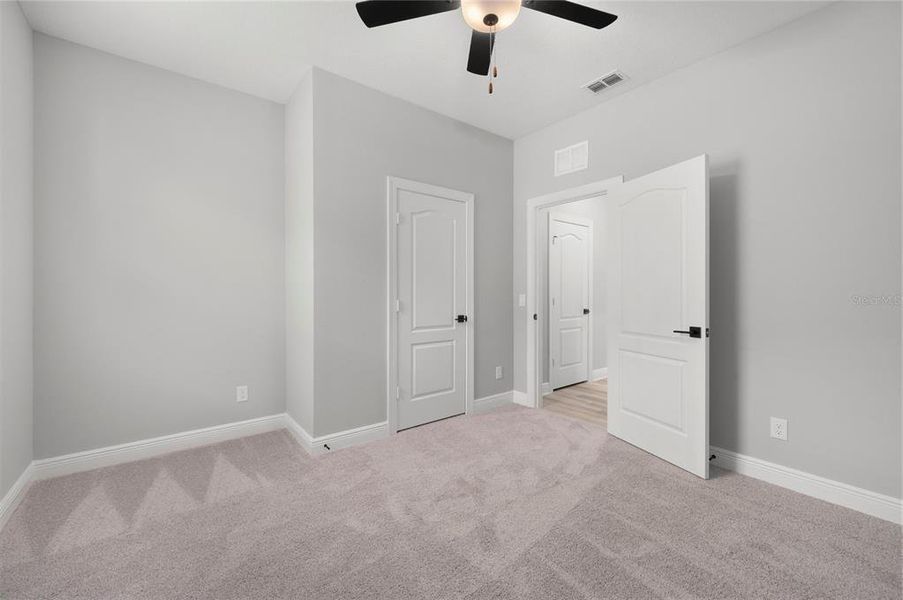 Spacious, unfurnished interior of a new home in Gum Lake Preserve, Lake Alfred (Image 23).