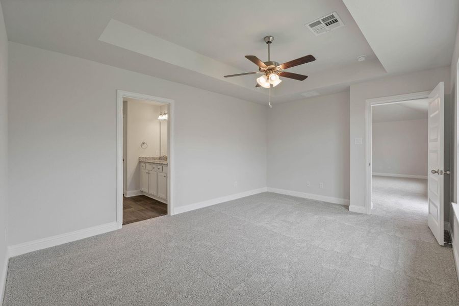 Spacious, unfurnished interior of a new home in Grand Oaks Reserve, Cleveland (Image 10).