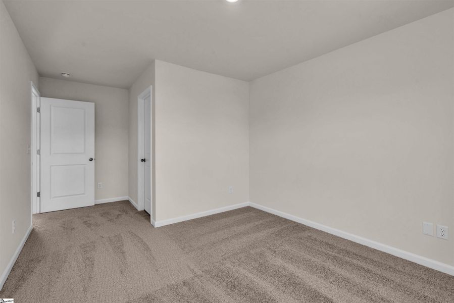 Spacious, unfurnished interior of a new home in Halton Oaks, Spartanburg (Image 25).