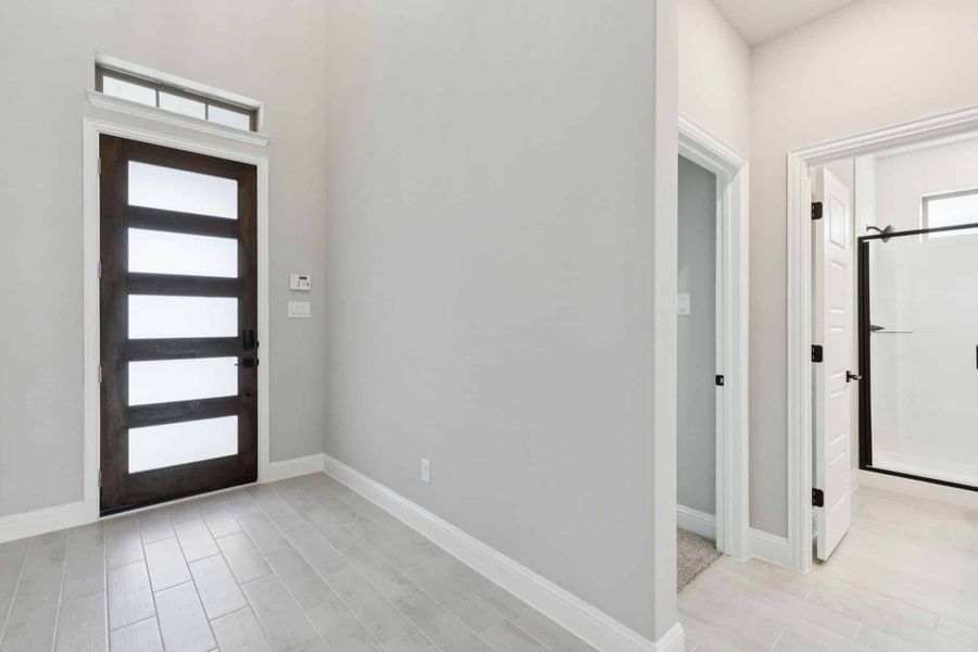 Spacious, unfurnished interior of a new home in Las Lomas, Forney (Image 10). Spacious, unfurnished interior of a new home in Las Lomas, Forney (Image 10).