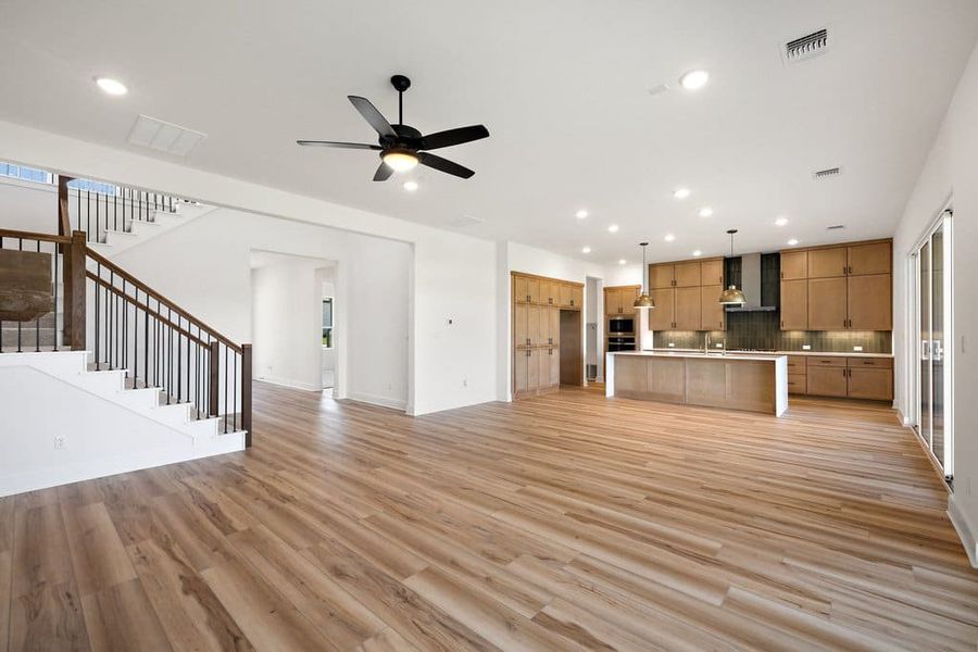 Spacious, unfurnished interior of a new home in Lariat, Liberty Hill (Image 40).