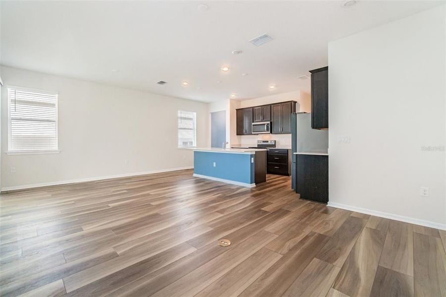 Spacious, unfurnished interior of a new home in , Clermont (Image 23).
