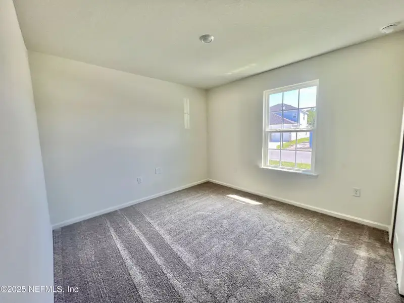 Spacious, unfurnished interior of a new home in Bellbrooke, Jacksonville (Image 4).