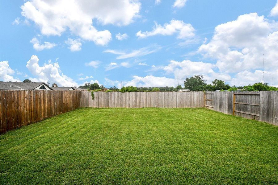 Exterior details and patio area of a home in , Houston (Image 31).