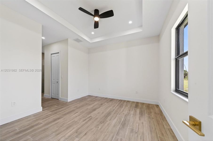 Spacious, unfurnished interior of a new home in , Naples (Image 25).