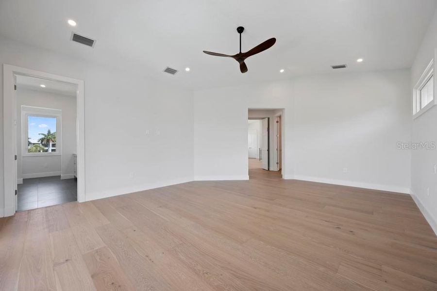 Spacious, unfurnished interior of a new home in , Sarasota (Image 56). Spacious, unfurnished interior of a new home in , Sarasota (Image 56).