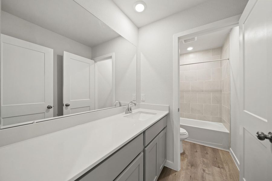 Furnished interior view inside a new home in Russell Ranch, Bay City (Image 10).