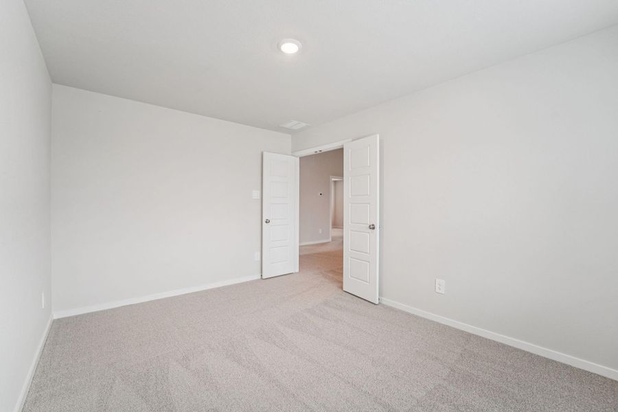Spacious, unfurnished interior of a new home in Granger Pointe - Premier Series, Conroe (Image 24).