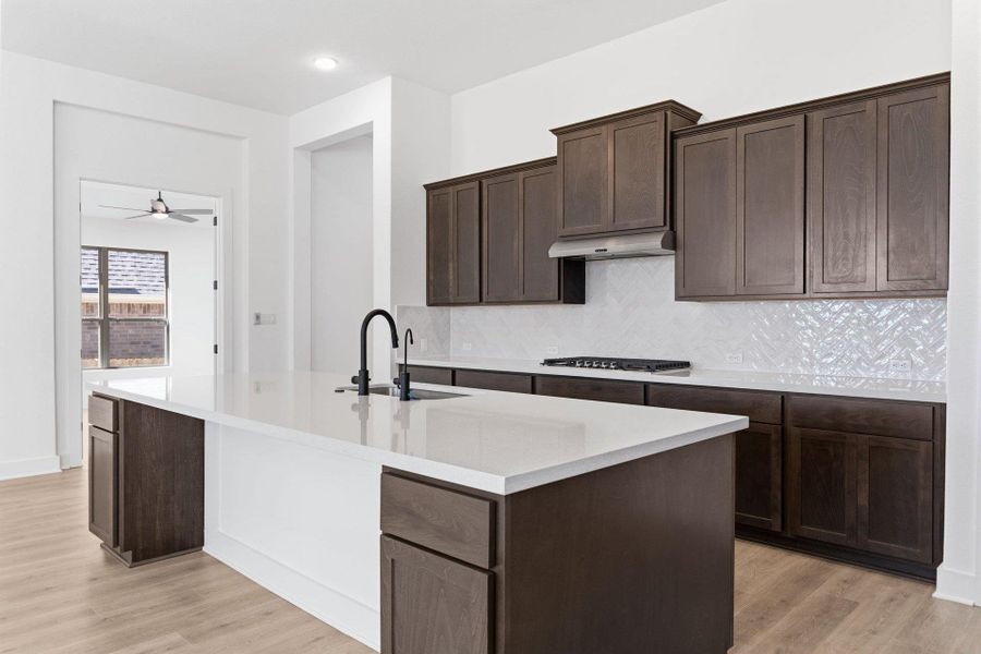 Large Center Island in Kitchen