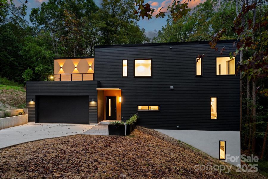 Exterior details and patio area of a home in , Charlotte (Image 3).