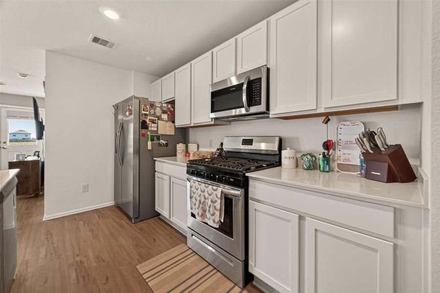 Furnished interior view inside a new home in , Baytown (Image 32).