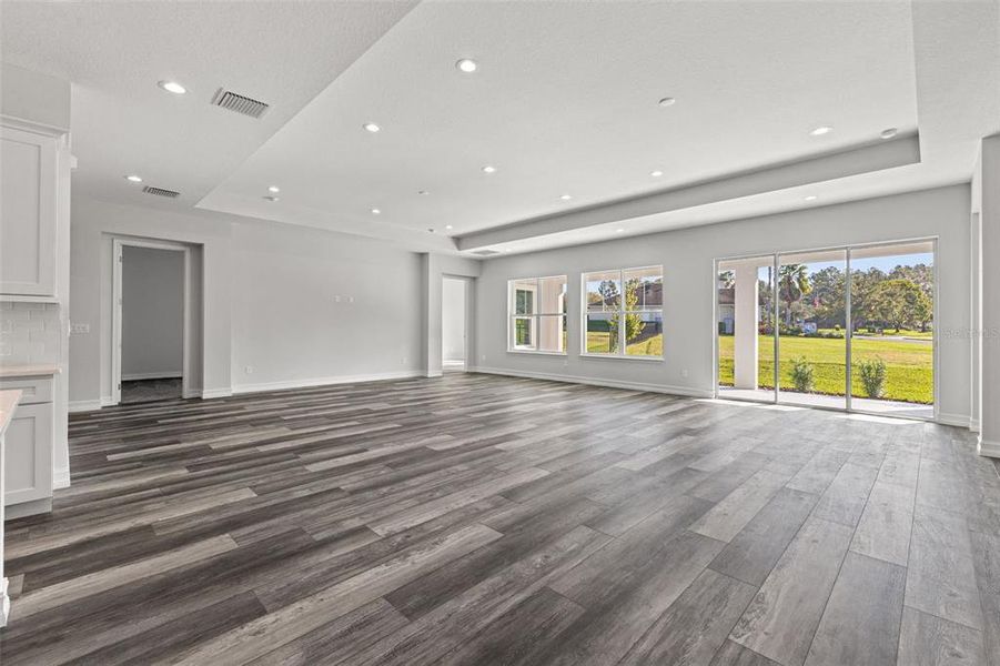 Spacious, unfurnished interior of a new home in Southern Hills Plantation, Brooksville (Image 31).
