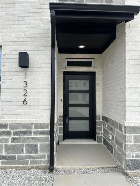 Exterior details and patio area of a home in , Dallas (Image 4).