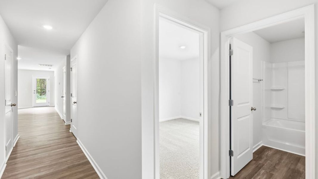 Spacious, unfurnished interior of a new home in Durbin Meadows, Fountain Inn (Image 12).