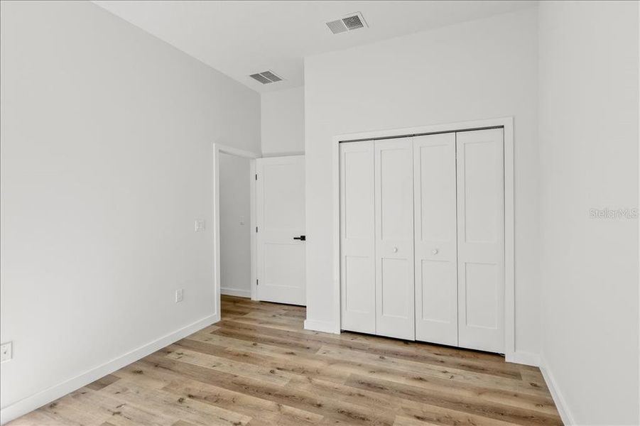 Spacious, unfurnished interior of a new home in , Citrus Springs (Image 14).