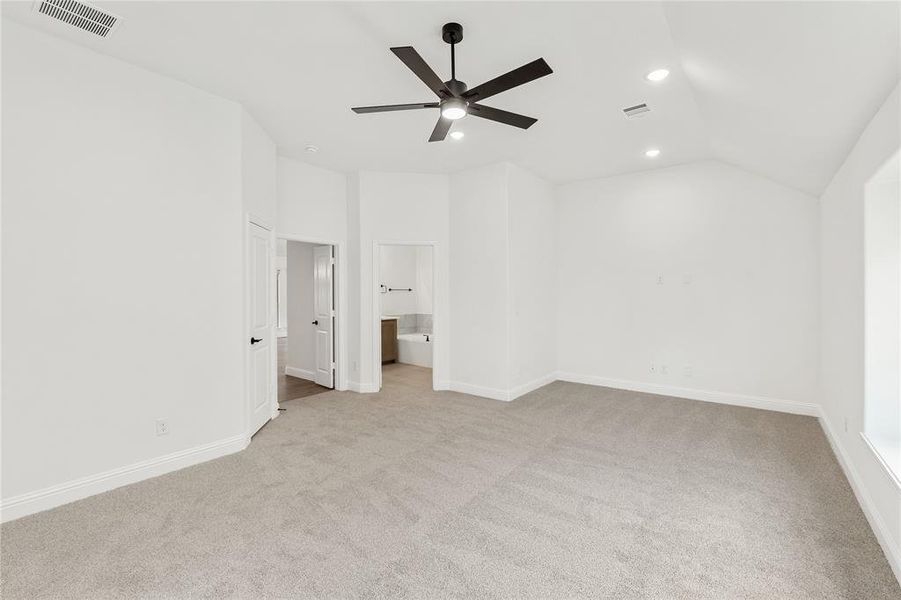 Spacious, unfurnished interior of a new home in Creekview Meadows, Pilot Point (Image 23). Spacious, unfurnished interior of a new home in Creekview Meadows, Pilot Point (Image 23).