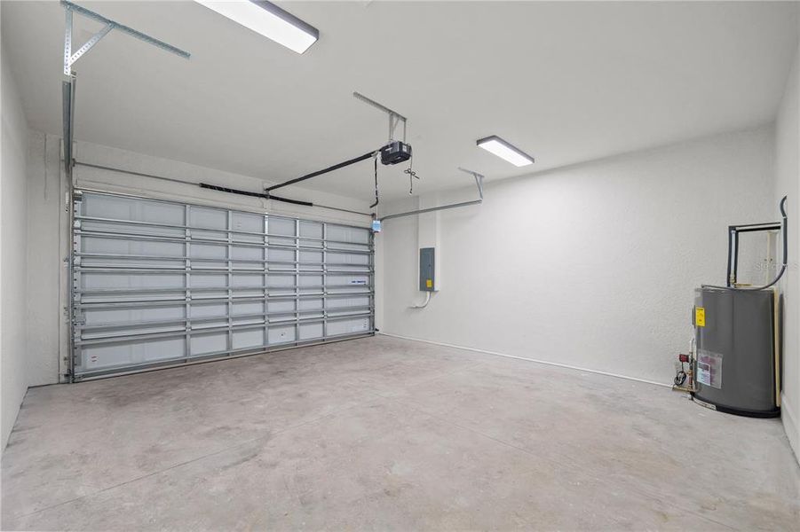 Spacious, unfurnished interior of a new home in , Tampa (Image 38).