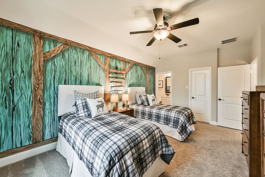 Representative furnished interior of a home built from the Lockhart by Beazer Homes in Valencia, Manvel (Image 13).