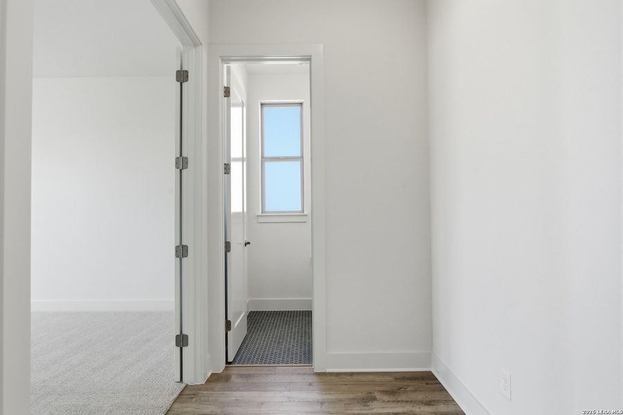 Spacious, unfurnished interior of a new home in Ladera - 50s, San Antonio (Image 20). Spacious, unfurnished interior of a new home in Ladera - 50s, San Antonio (Image 20).