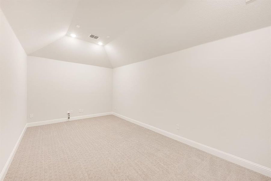 Spacious, unfurnished interior of a new home in Triple Diamond Ranch, Mansfield (Image 27).