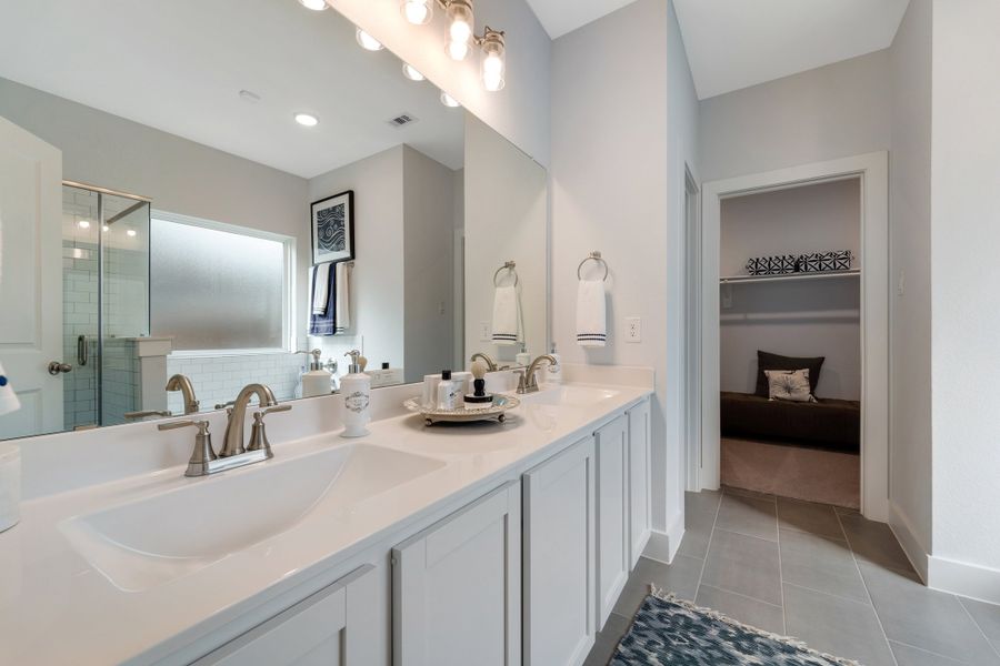 Furnished interior view inside a new home in Saddlebrook Estates, Waxahachie (Image 21). Furnished interior view inside a new home in Saddlebrook Estates, Waxahachie (Image 21).