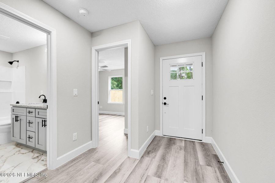 Spacious, unfurnished interior of a new home in , Jacksonville (Image 12).