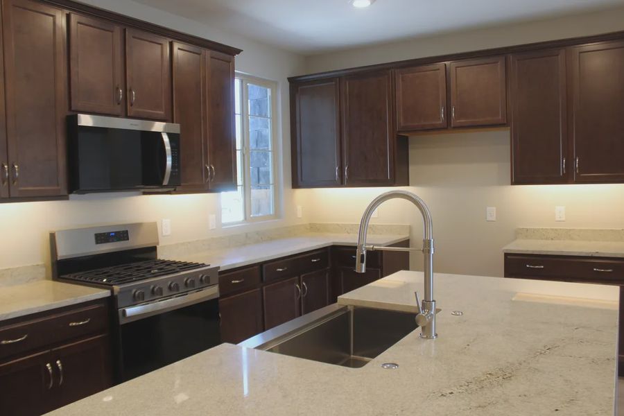 Furnished interior view inside a new home in Las Barrancas, Yuma (Image 7).