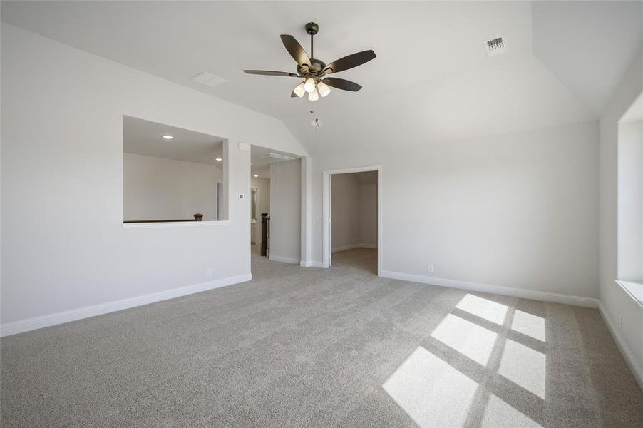 Spacious, unfurnished interior of a new home in Meadow Vista, Anna (Image 33).