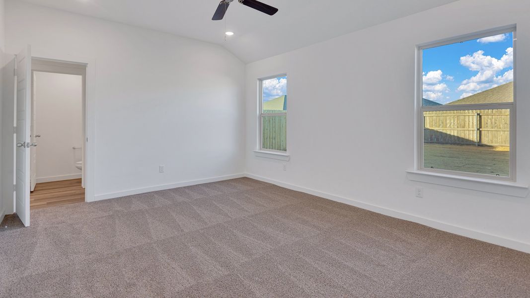 Spacious, unfurnished interior of a new home in Allen Farms, Lubbock (Image 17).