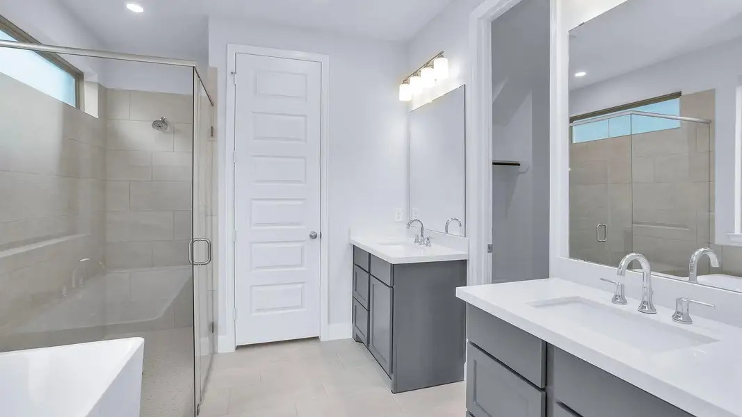 Furnished interior view inside a new home in The Highlands 45', Porter (Image 5).