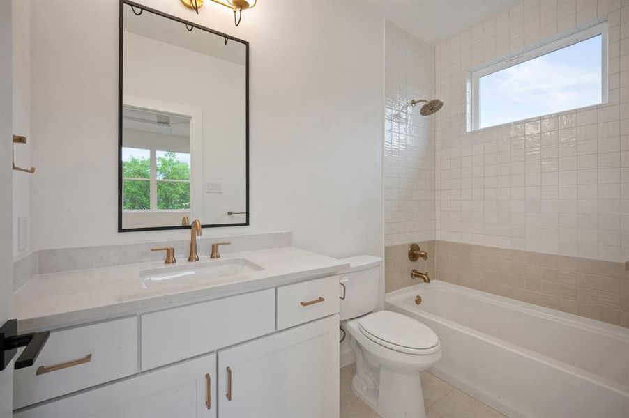 Furnished interior view inside a new home in , Dallas (Image 28).