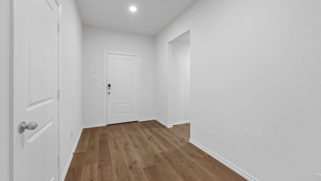 Spacious, unfurnished interior of a new home in Saddlebrook, Waxahachie (Image 17). Spacious, unfurnished interior of a new home in Saddlebrook, Waxahachie (Image 17).