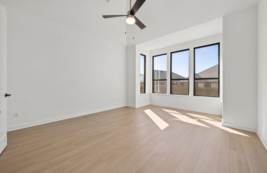 Spacious, unfurnished interior of a new home in 6 Creeks, Kyle (Image 9).