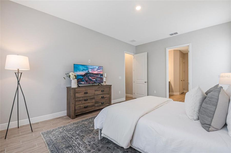 Furnished interior view inside a new home in , Orlando (Image 9).