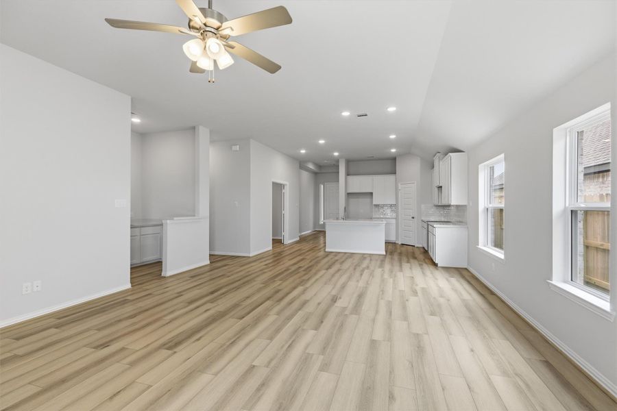 Spacious, unfurnished interior of a new home in Brookewater, Rosenberg (Image 24).