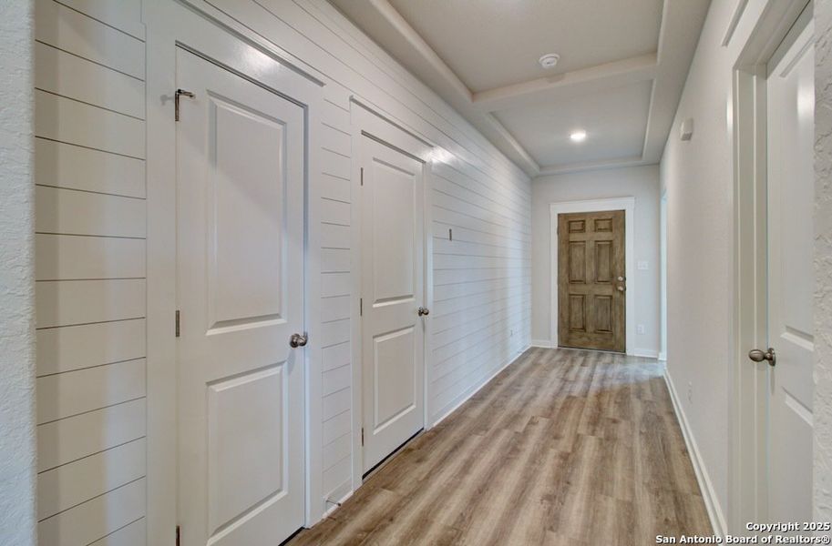 Spacious, unfurnished interior of a new home in Cloud Country, New Braunfels (Image 21).