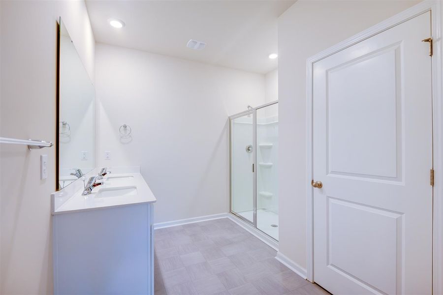 Representative furnished interior of a home built from the ARIA by D.R. Horton in West New Bern, New Bern (Image 10).