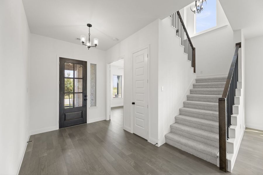 Spacious, unfurnished interior of a new home in River Ranch, Van Alstyne (Image 14).