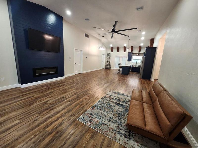 Spacious, unfurnished interior of a new home in , Hudson (Image 19).