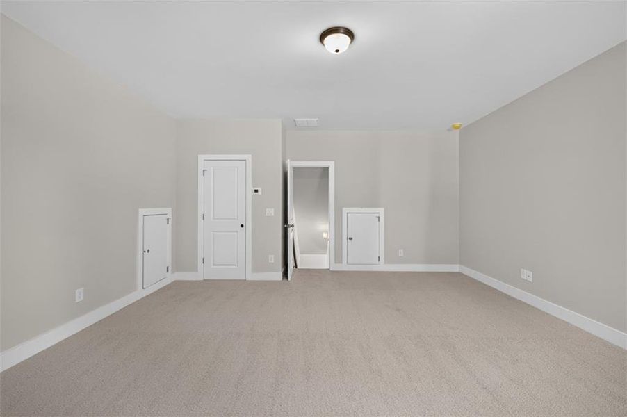 Spacious, unfurnished interior of a new home in , Gainesville (Image 44).